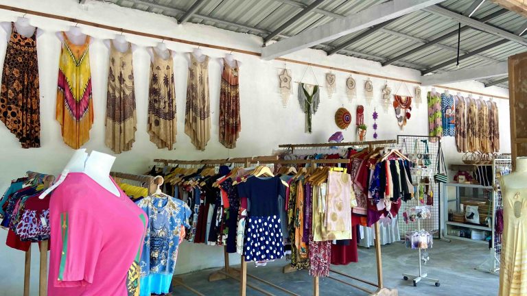 Souvenir Unik dari Mangrove Pandang Tak Jemu